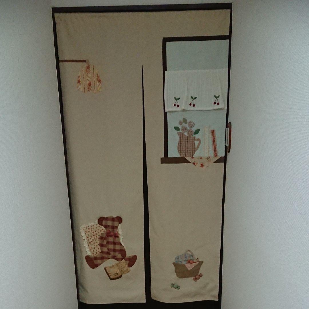 MANY ハンドメイド　クマのアップリケ付き暖簾