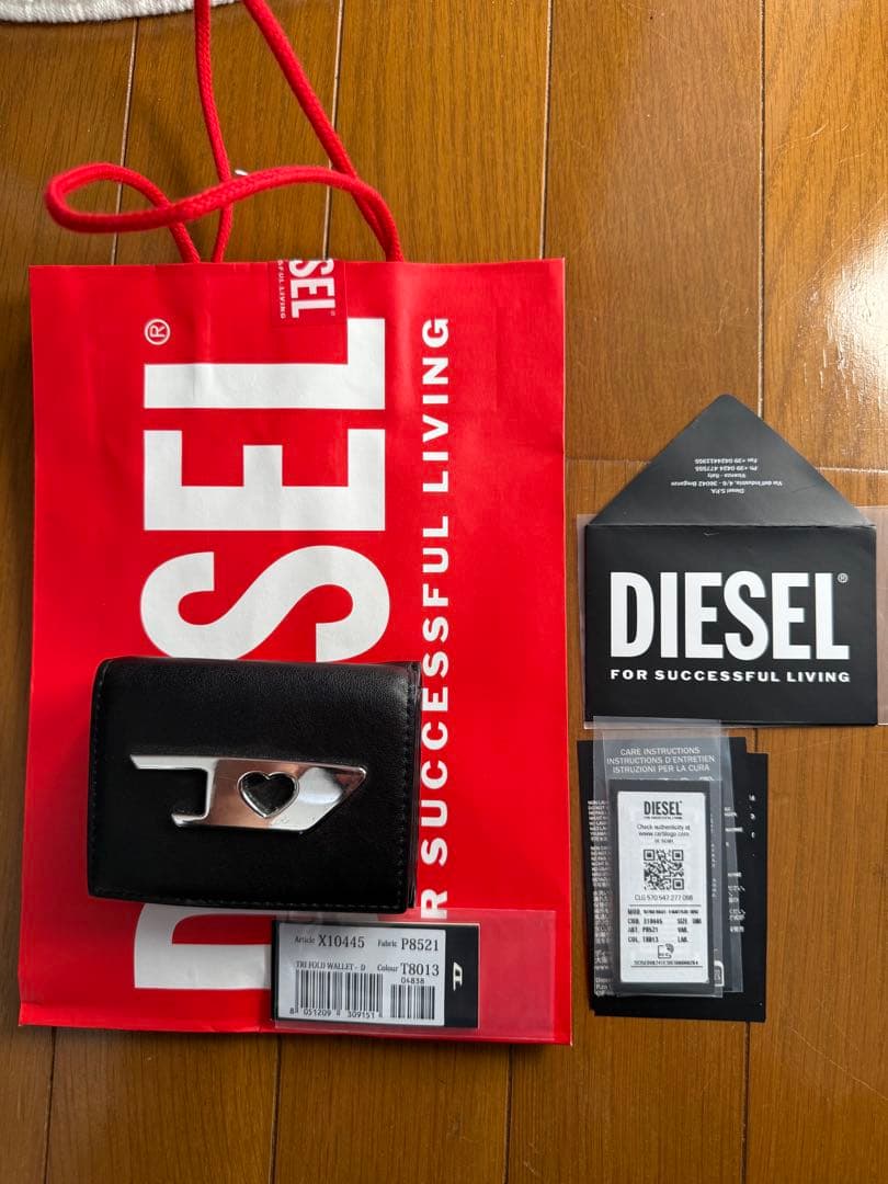 ディーゼル財布　ロゴハート型