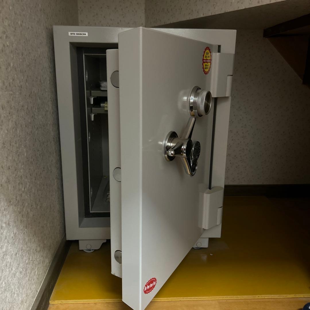 耐火金庫　たのメル便でお届け致します。引取りの場合は2万円です！