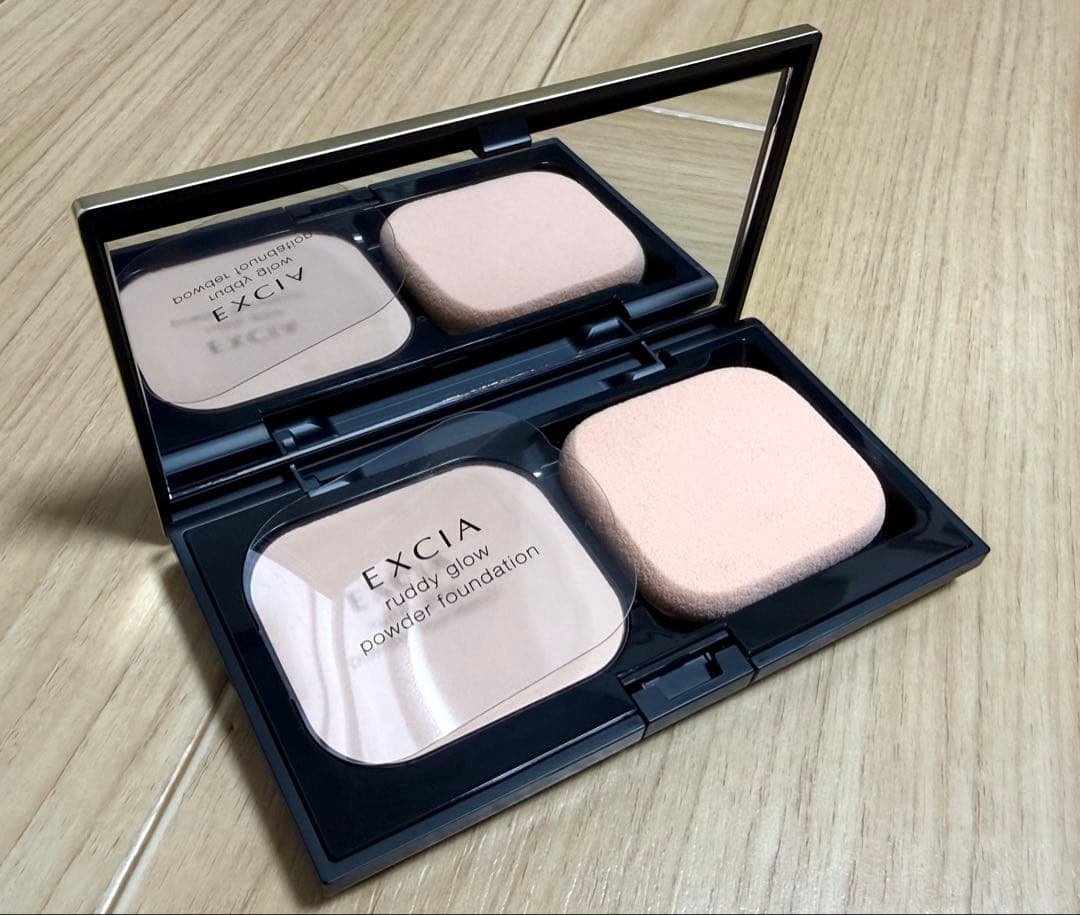 エクシア ラディグロウ パウダーファンデーション NA200 クリアナチュラル