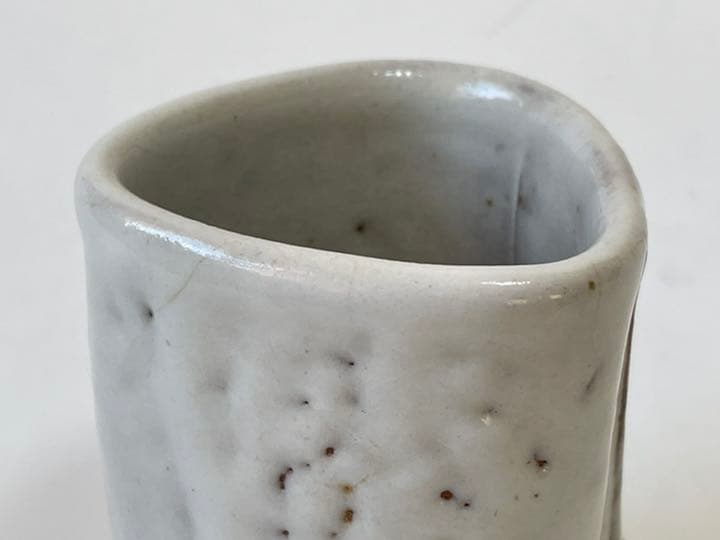 作家物　三輪和彦　萩焼　三つ足盃　筒盃　筒杯　ぐい呑　三輪休雪