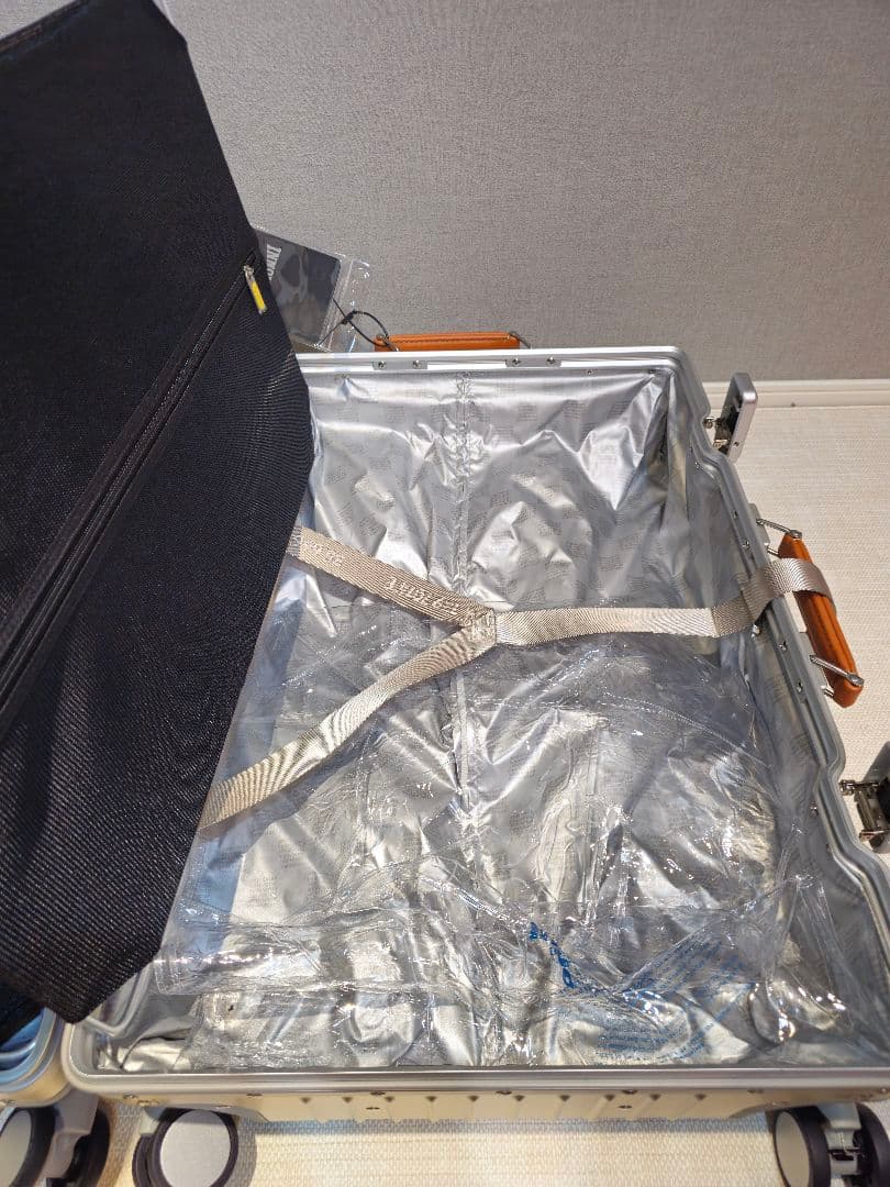 【オンライン完売中】【新品未使用】INNOVATOR RESA キャリーシルバー