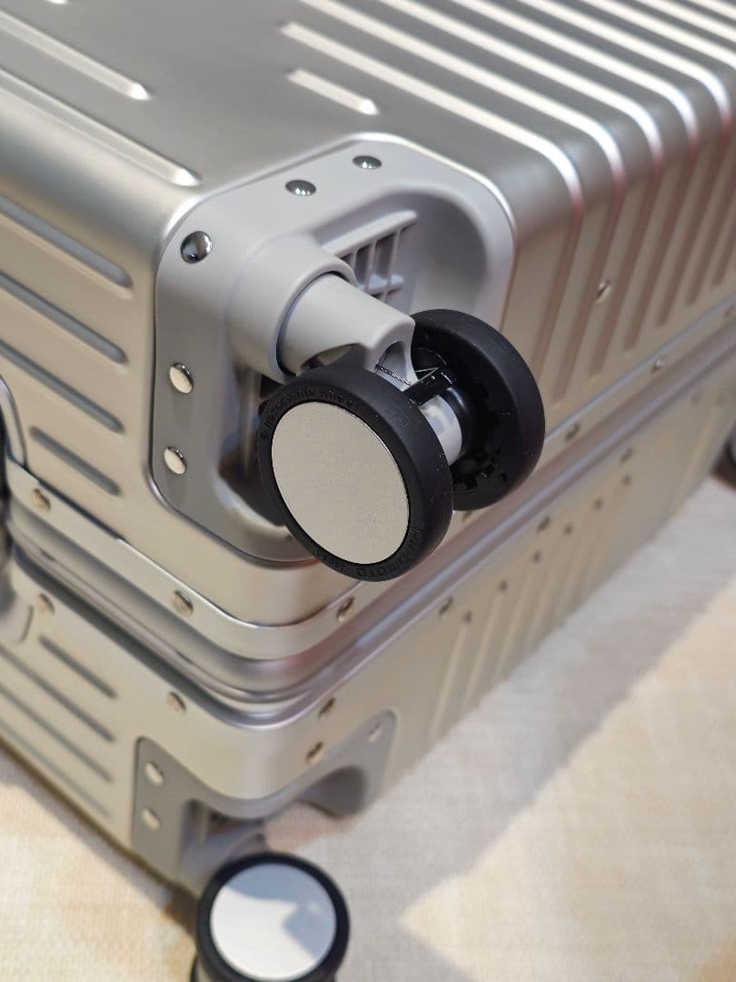 【オンライン完売中】【新品未使用】INNOVATOR RESA キャリーシルバー