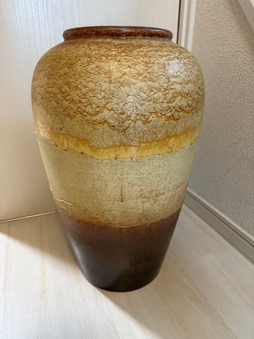 引き取り限定！ 陶器の花瓶 ベージュ・ブラウン・黒