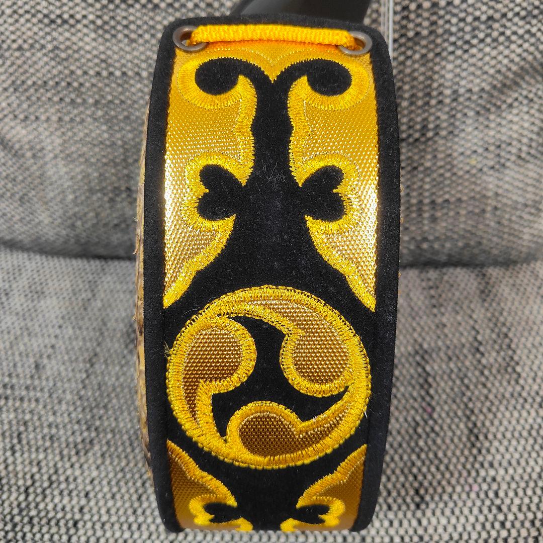 沖縄三線 本蛇革 沖縄音楽館 爪・ケース付き 黒金