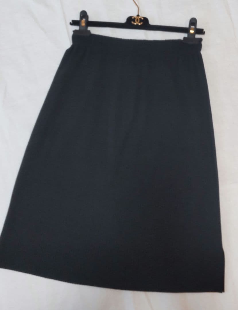 me ISSEY MIYAKE＊黒のプリーツひざ丈スカート