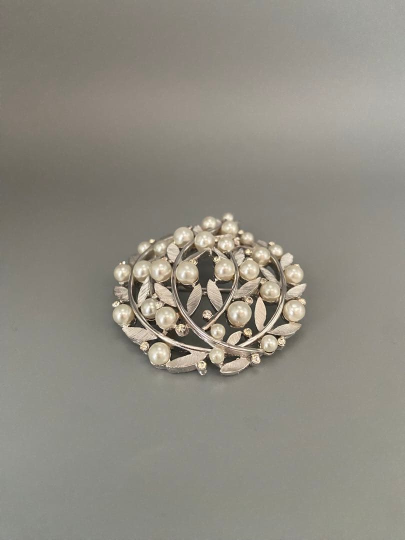 lotuscloud 2543⭐️TRIFARI トリファリヴィンテージブローチ