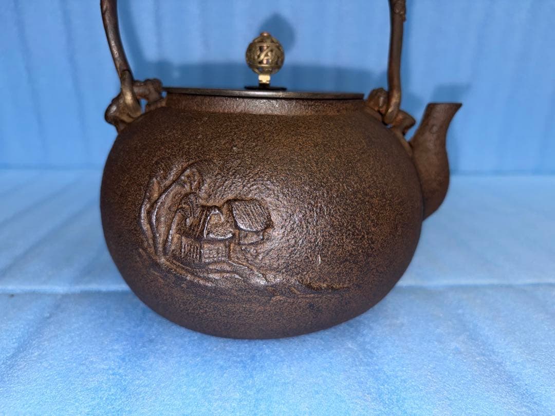 ◆『亀文堂 日本梅泉 花透かし摘銅蓋 象嵌時代鉄瓶』