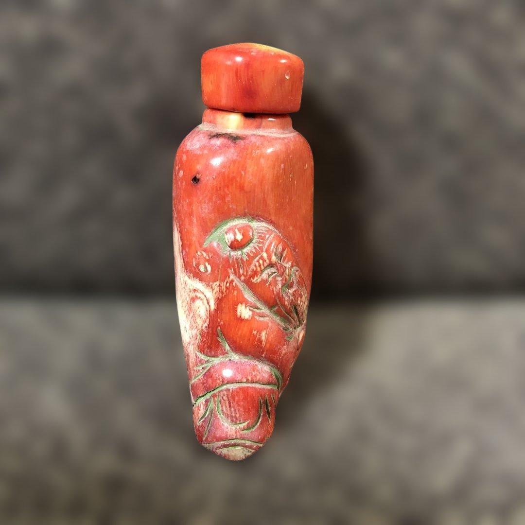 鼻煙壷　赤珊瑚