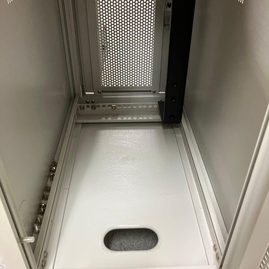 サンワサプライ　CP-TH4U 縦収納 19インチ マウントハブボックス 4U