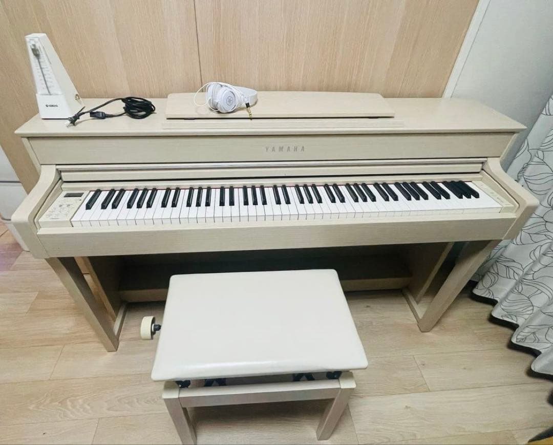 ヤマハ　デジタルピアノ クラビノー　CLP-645WA 椅子とメトロノームおまけ