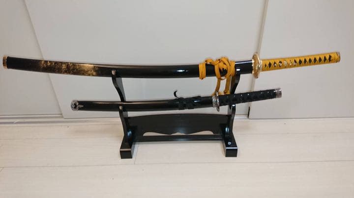 コスプレ武器　模造刀 大、小セット&飾り棚付き