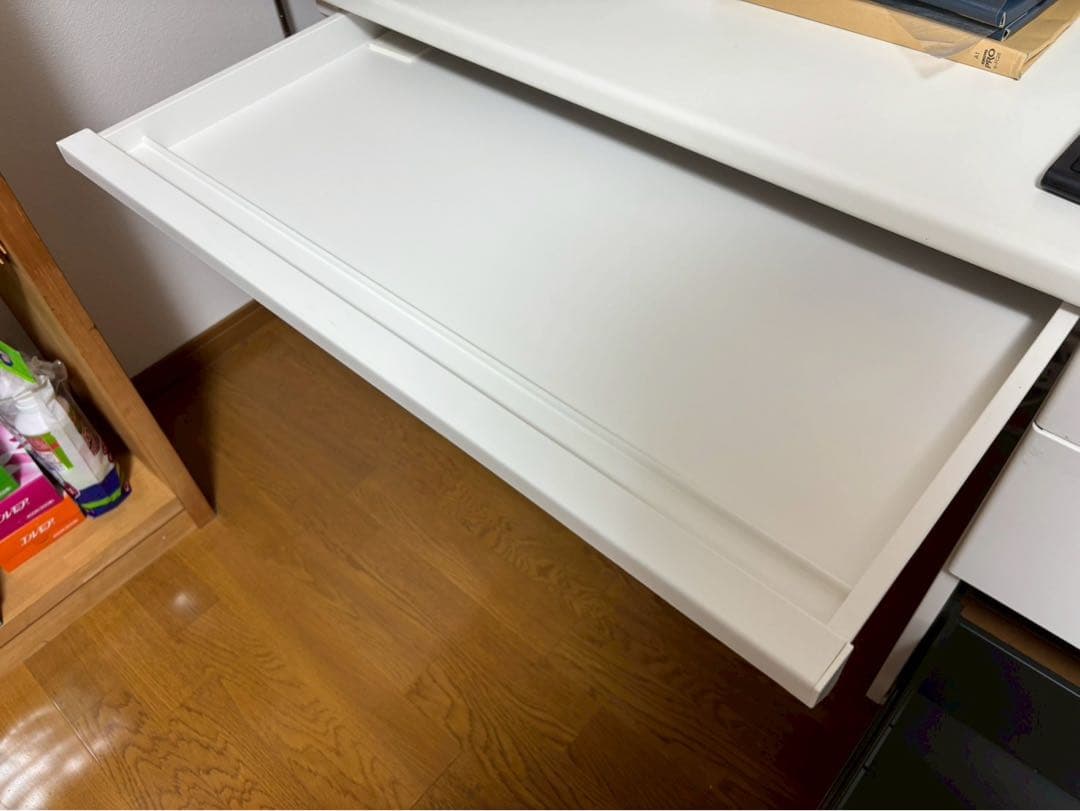 定価25,000円ホワイトシンプルデスク 4つの引き出し付き