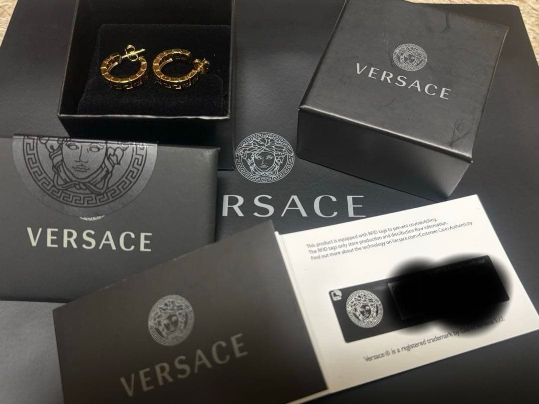 ［男女兼用／ユニセックス］Versace グレカフープピアス