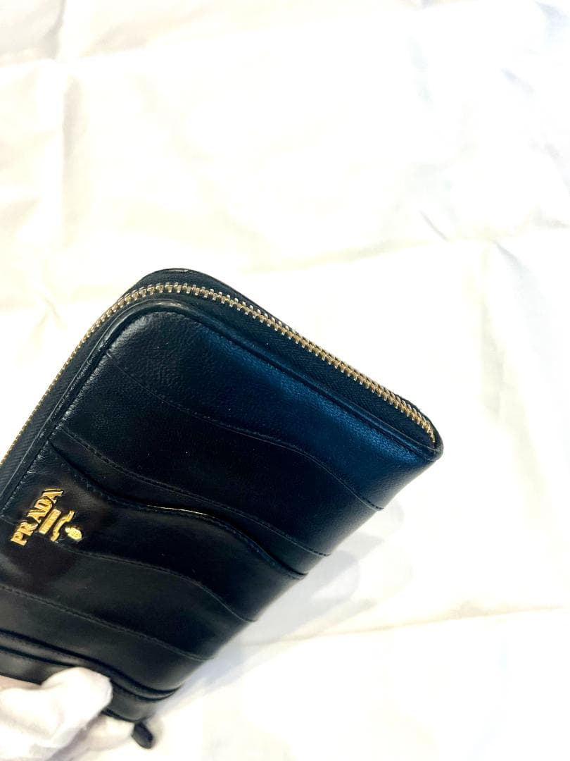 プラダ 1M0506 レザー ギャザー ラウンドファスナー 長財布 箱・保証書付