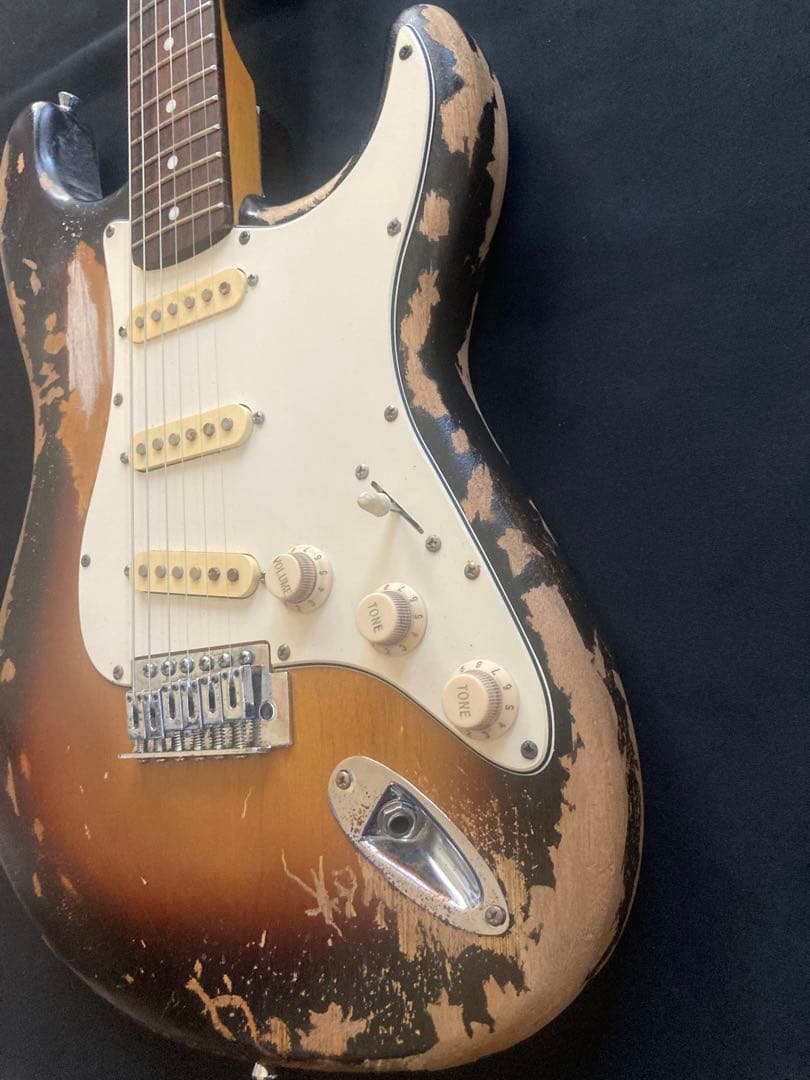 早い者勝ち　#13ストラトキャスタータイプ　ニトロセルロースラッカー塗装