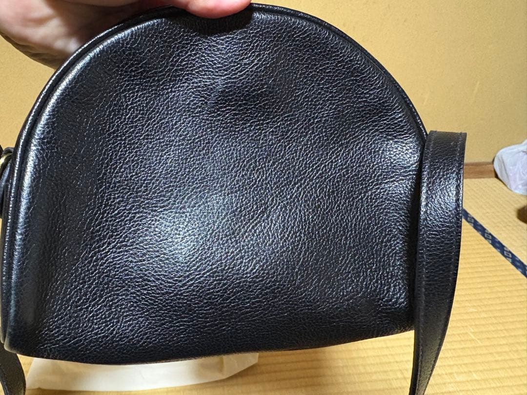 ブラック 半月型ショルダーバッグ 保存袋付き　イルビゾンテ