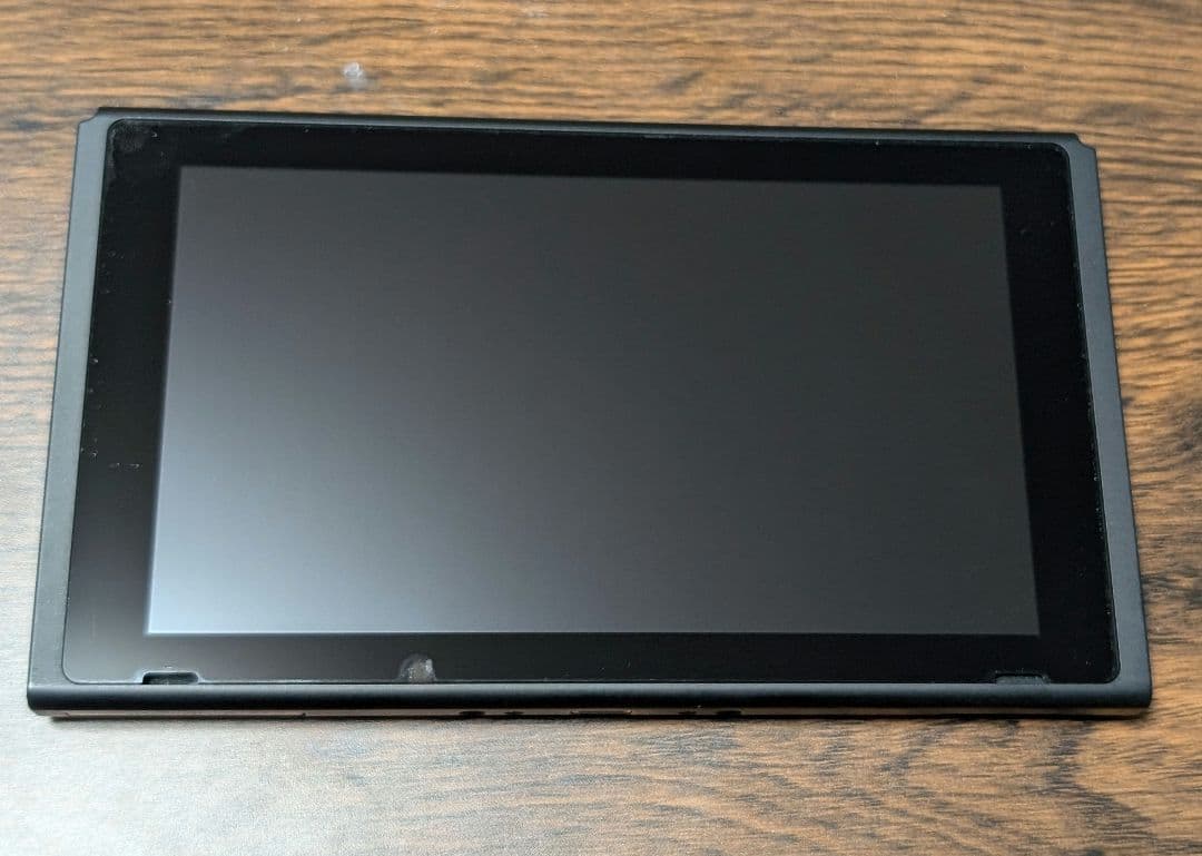 Nintendo Switch 本体　持ち歩き用ケース・カバー付き