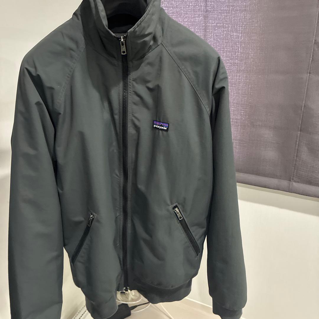 patagonia グレー ジップアップアウター