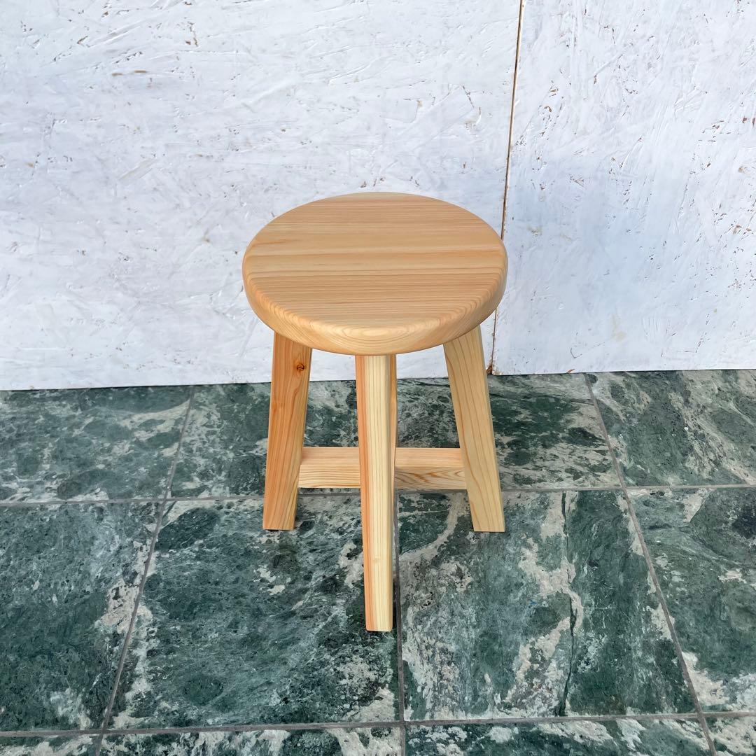 あんず　国産ひのき　丸椅子2脚とおがくず