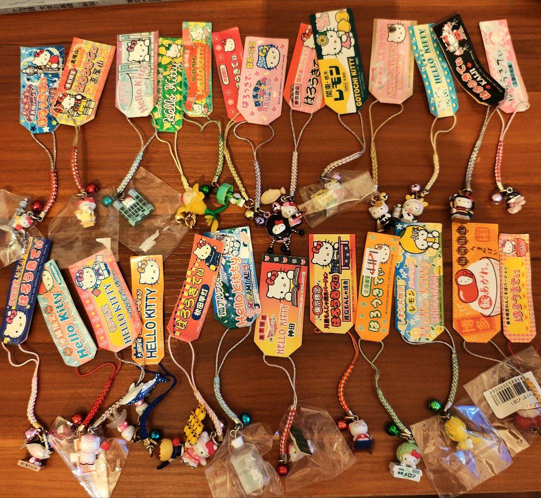 公*o様 ハローキティご当地ストラップセット　約140個まとめ売り