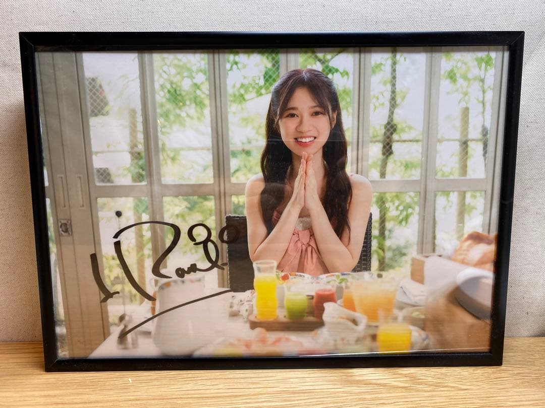 寺田蘭世　写真集サインパネル