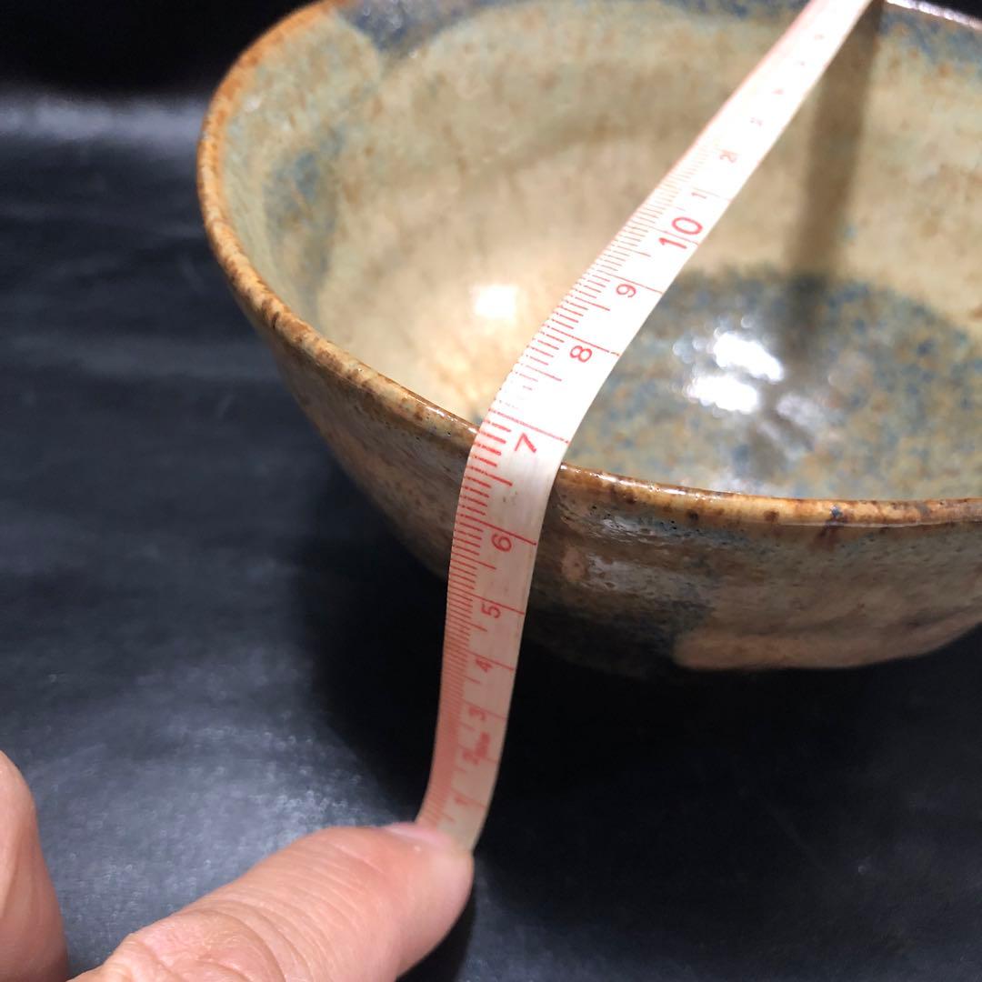 美しい古美術◼️蔵から美しいぐるりとうねりの見事な抹茶茶碗が出て来ました。