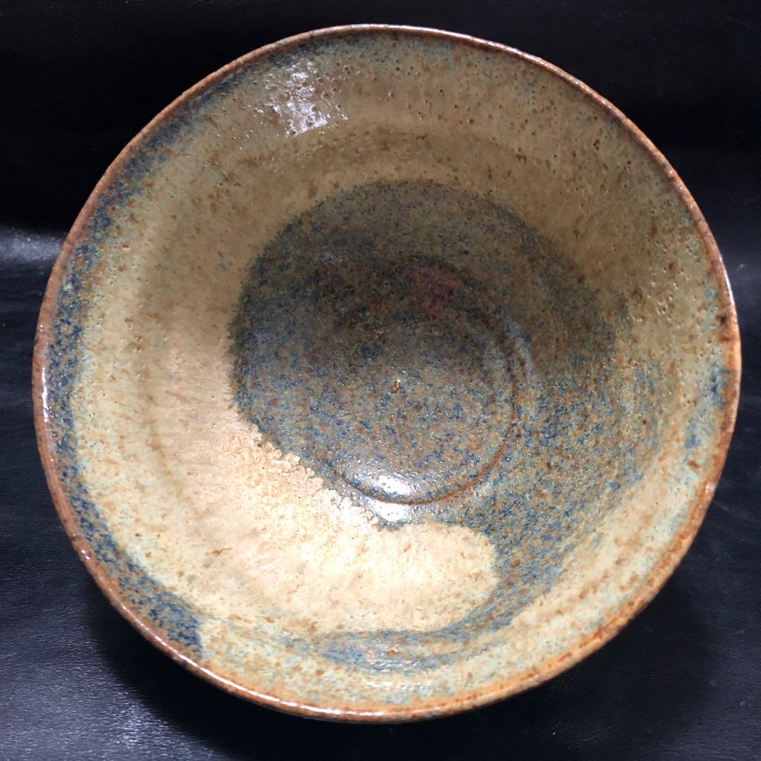 美しい古美術◼️蔵から美しいぐるりとうねりの見事な抹茶茶碗が出て来ました。