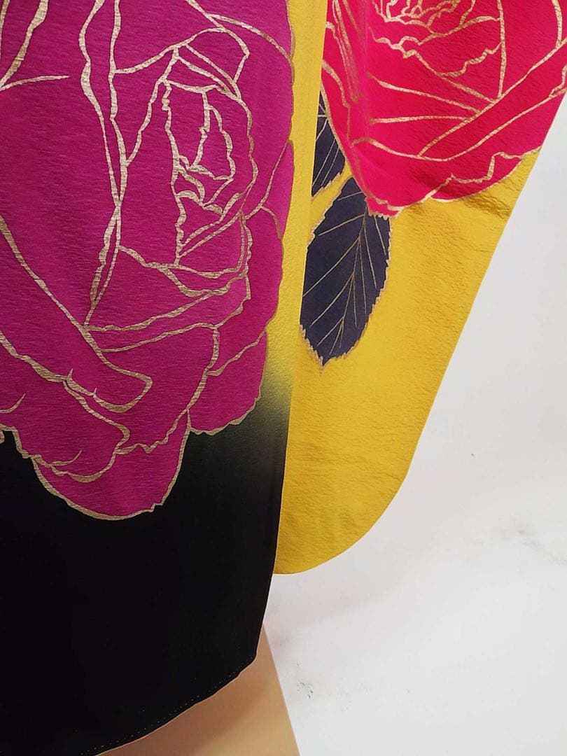 作家物・草野一騎　薔薇咲き誇る振袖×大胆アート構図／イエロー地×華麗モダンな名品