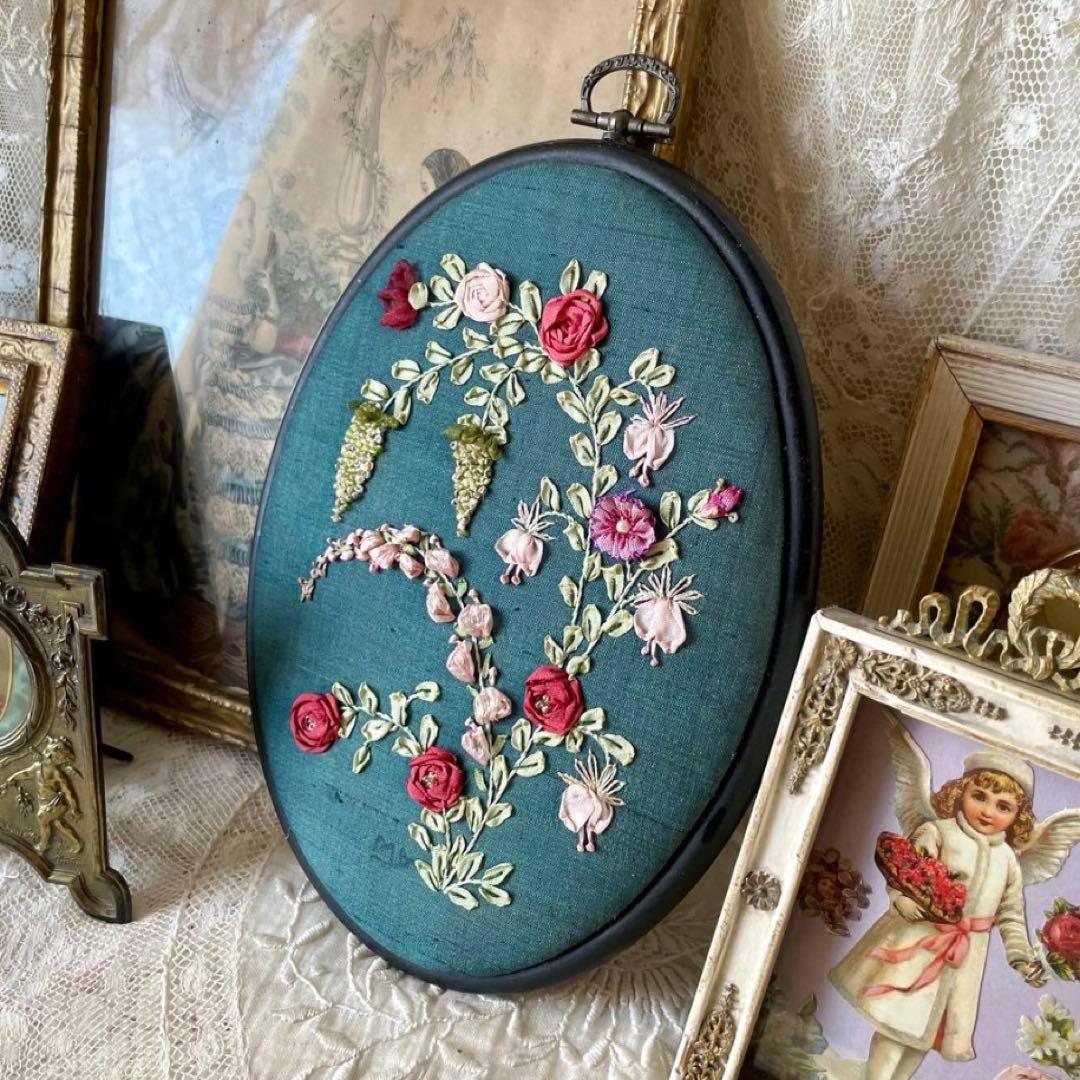 リボン刺繍オーバルフレーム　花　フランスアンティークヴィンテージ　メルスリー
