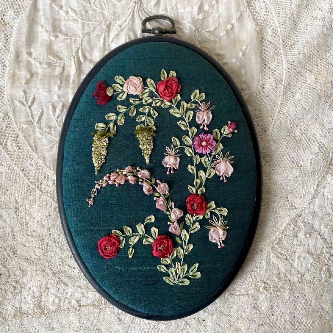 リボン刺繍オーバルフレーム　花　フランスアンティークヴィンテージ　メルスリー