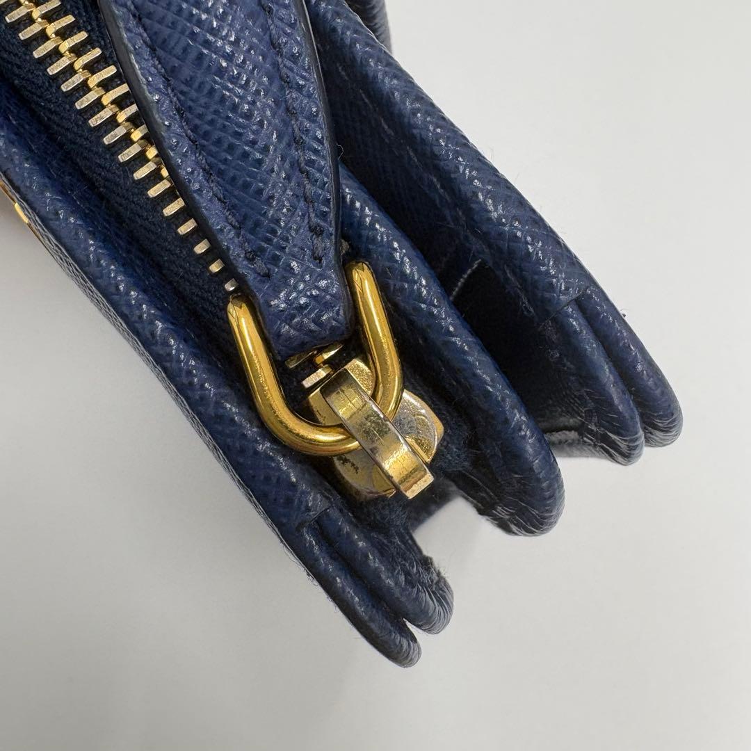 PRADA ネイビー 二つ折り財布　サフィアーノ