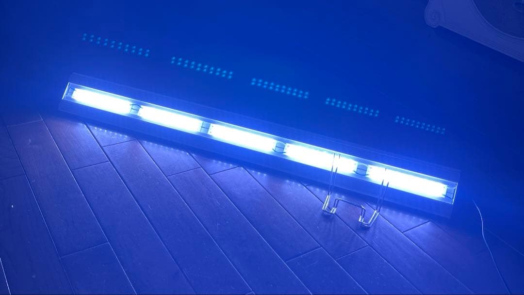 アクロトライアングルTRIANGLE LED VIVID 900 90cm