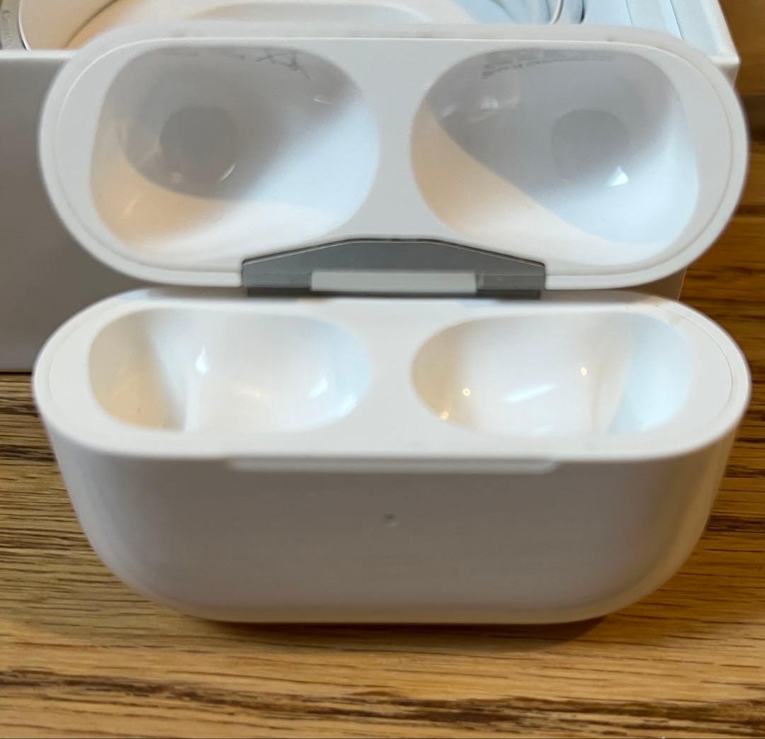 ☆極美品！おまけ付き☆Apple AirPods Pro 本体 充電ケース付き