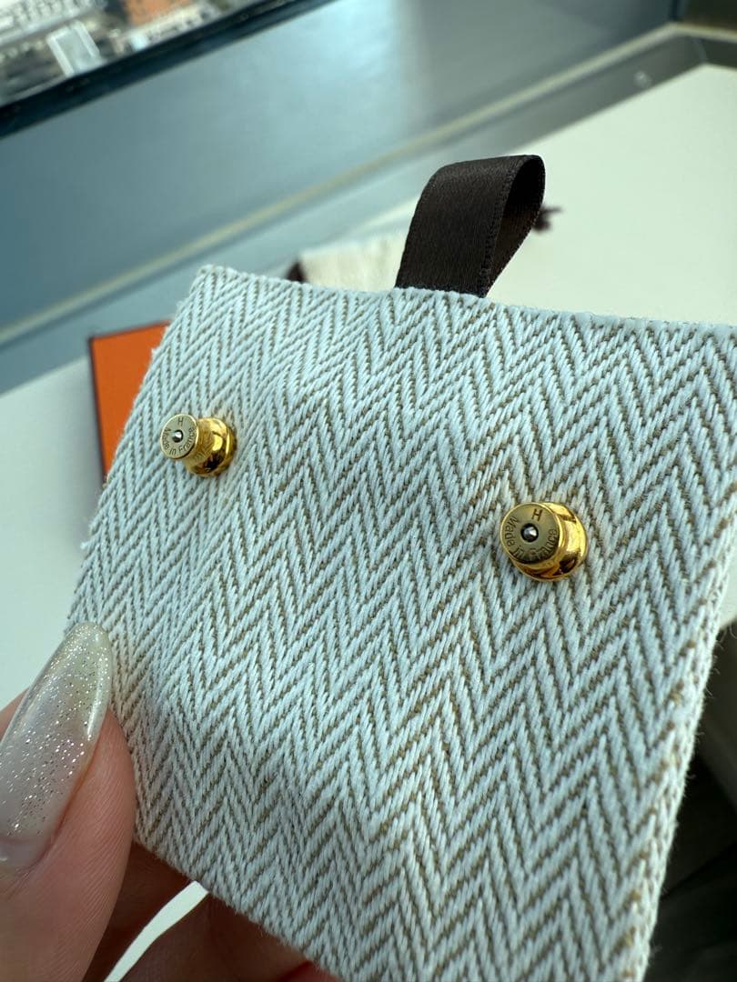 【極美品】HERMES ポップアッシュミニピアス Hポッ プ