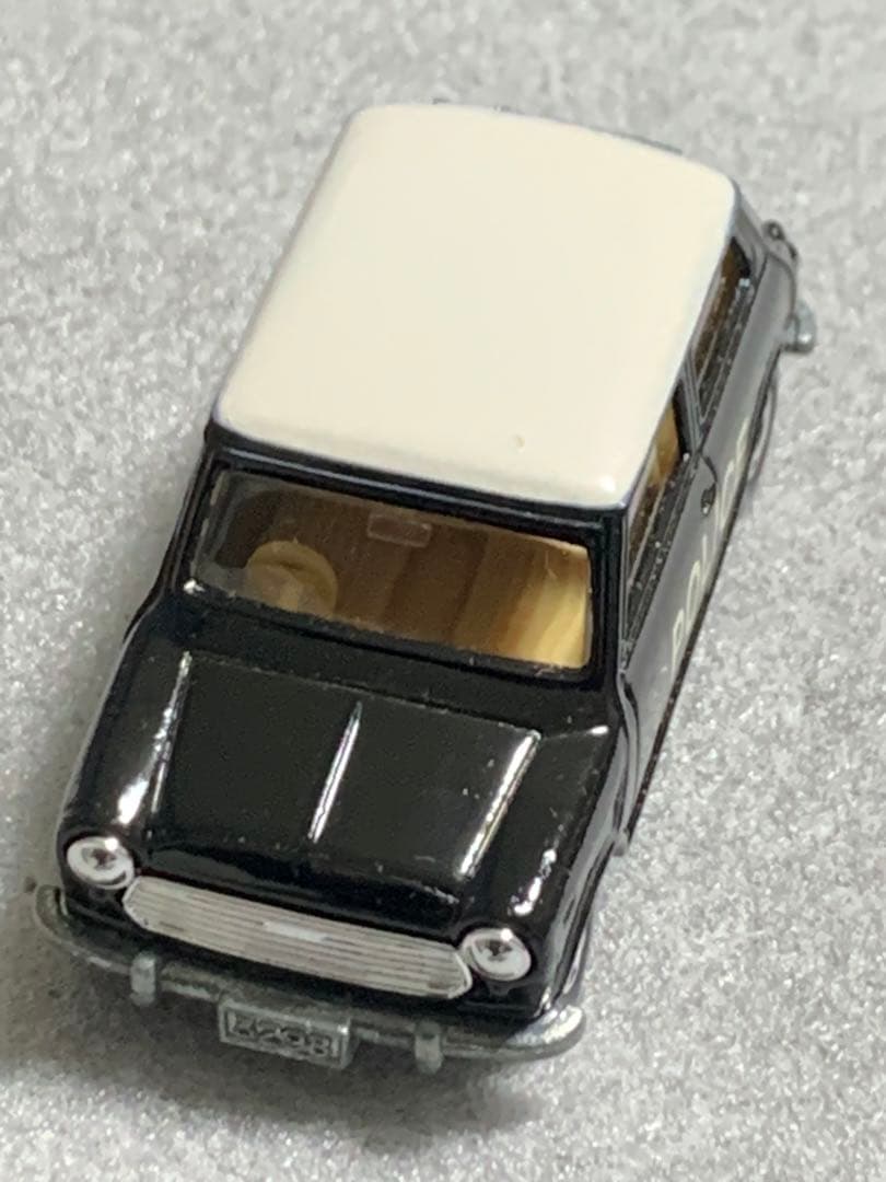 トミカ ミニクーパー トラフィック POLICE 黒/白ルーフ