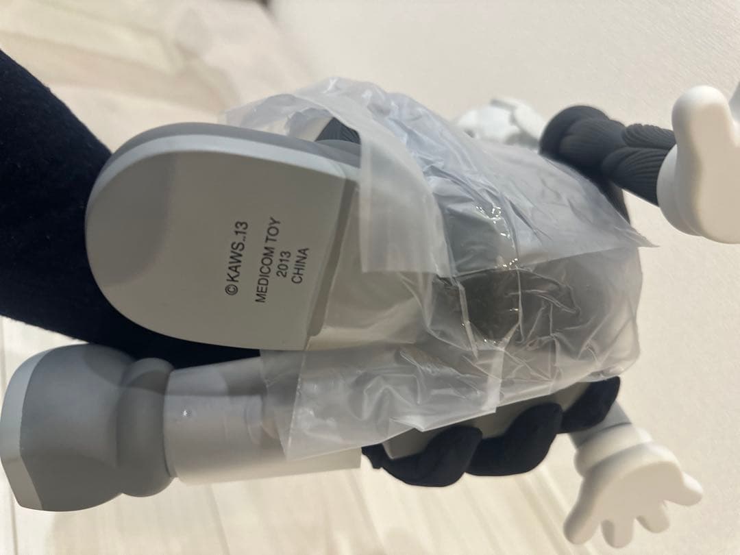 original fake kaws companion カウズ フィギュア