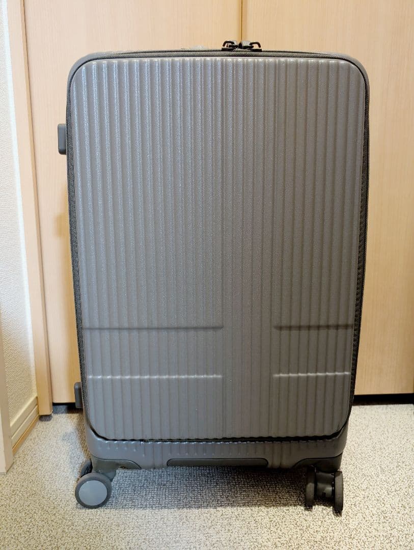 美品 イノベーター スーツケース INV155/55L STEEL GRAY