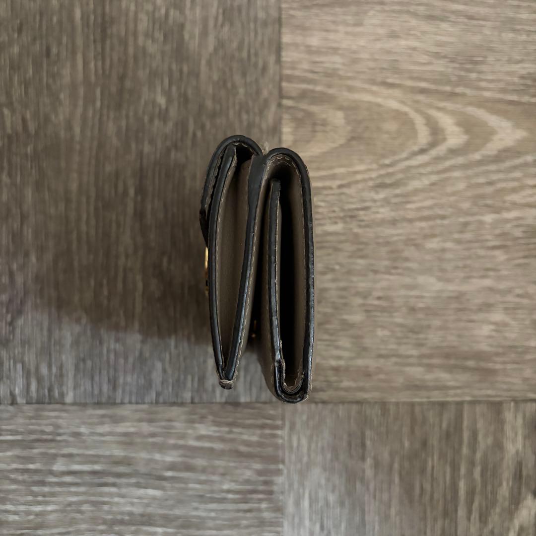 1/22まで限定価格　FENDI フェンディ　財布　マイクロ三つ折り財布