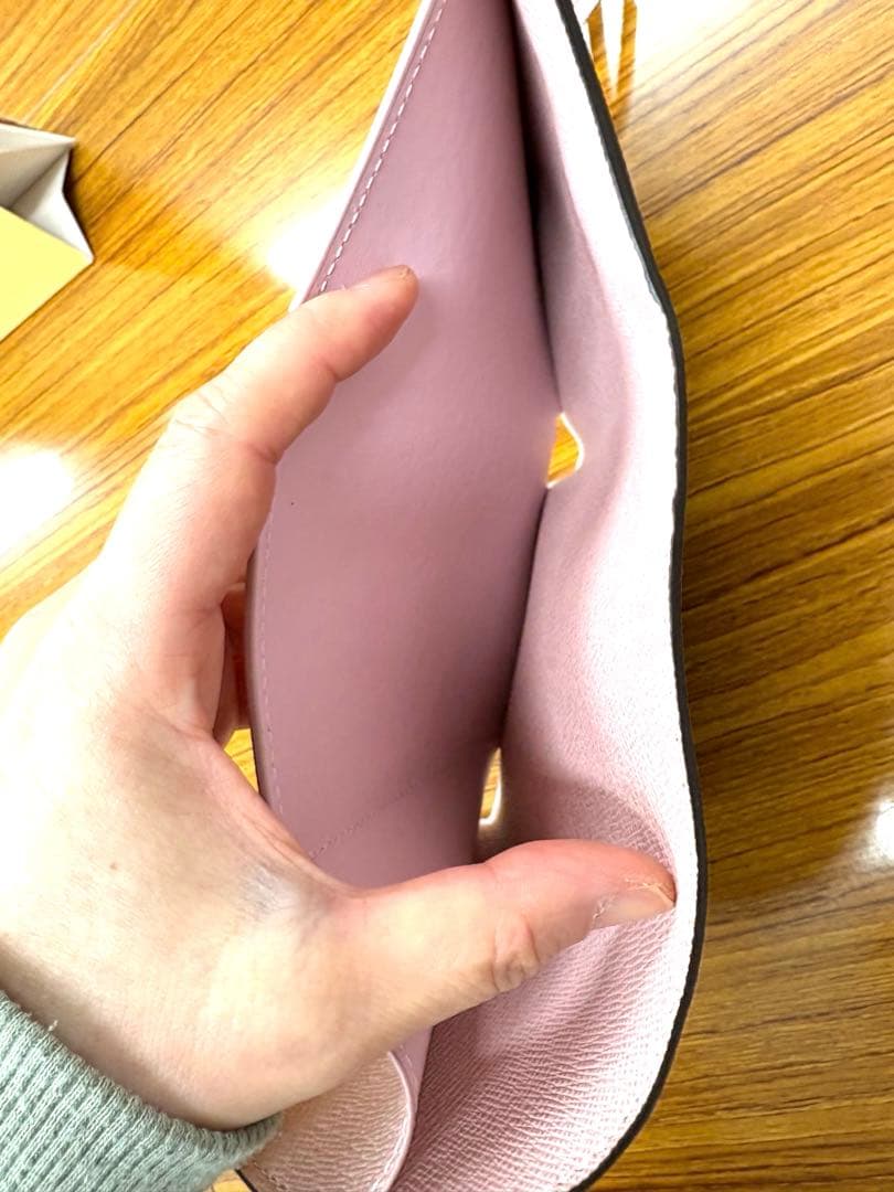 LOUIS VUITTON ポルトフォイユ・ヴィクトリーヌモノグラム　ピンク