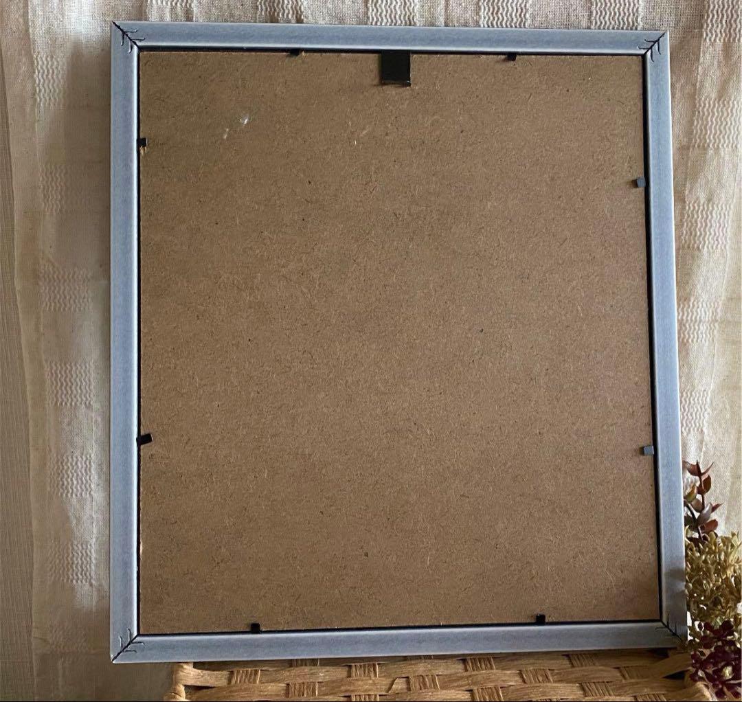 絵画 。壁掛け絵【神聖なヨーロッパの荘園でバラの花を楽しむ少女と魅力的な黒猫】