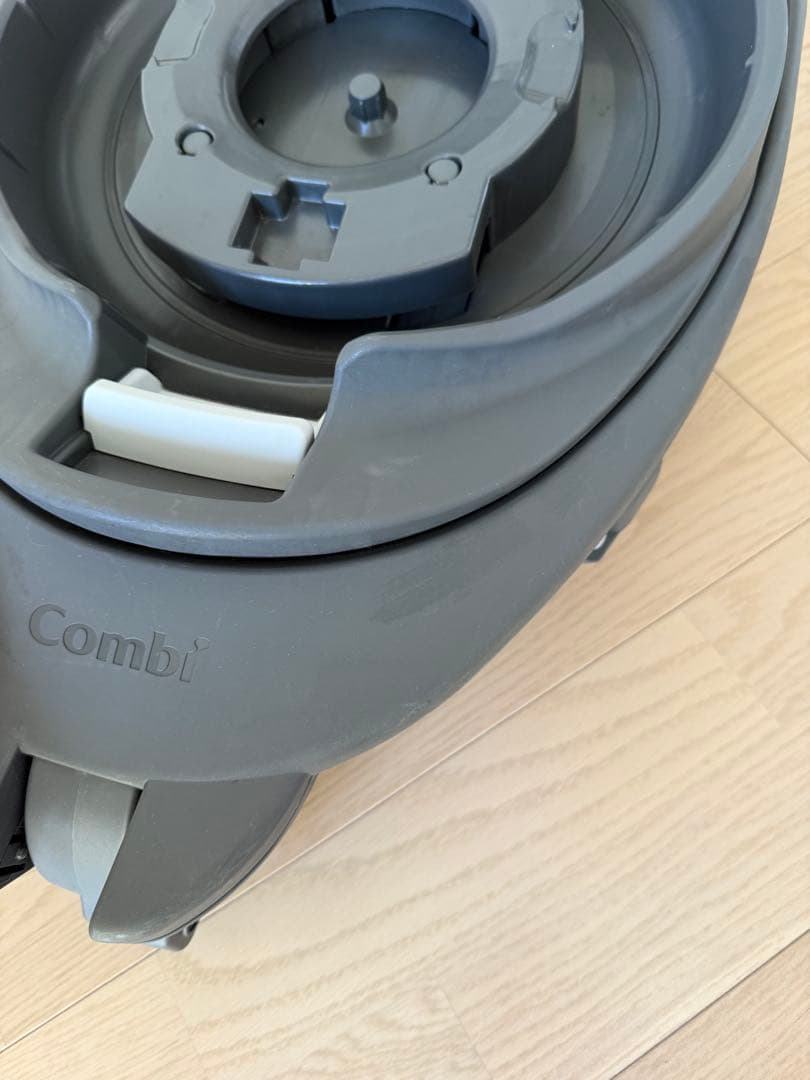 Combi チャイルドシート THE S Air ISO EG ZB-690