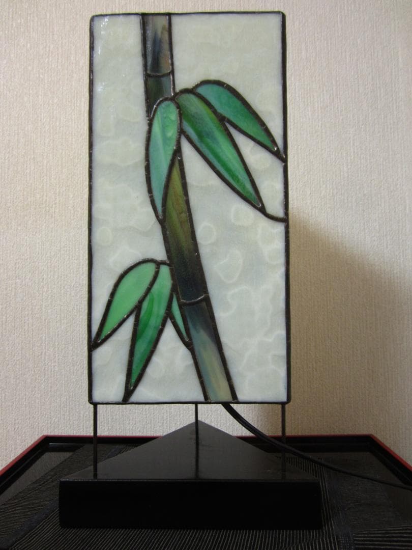 造形作家◆ステンドグラス ◆和風・三面に竹笹の柄のスタンドライト・照明器具
