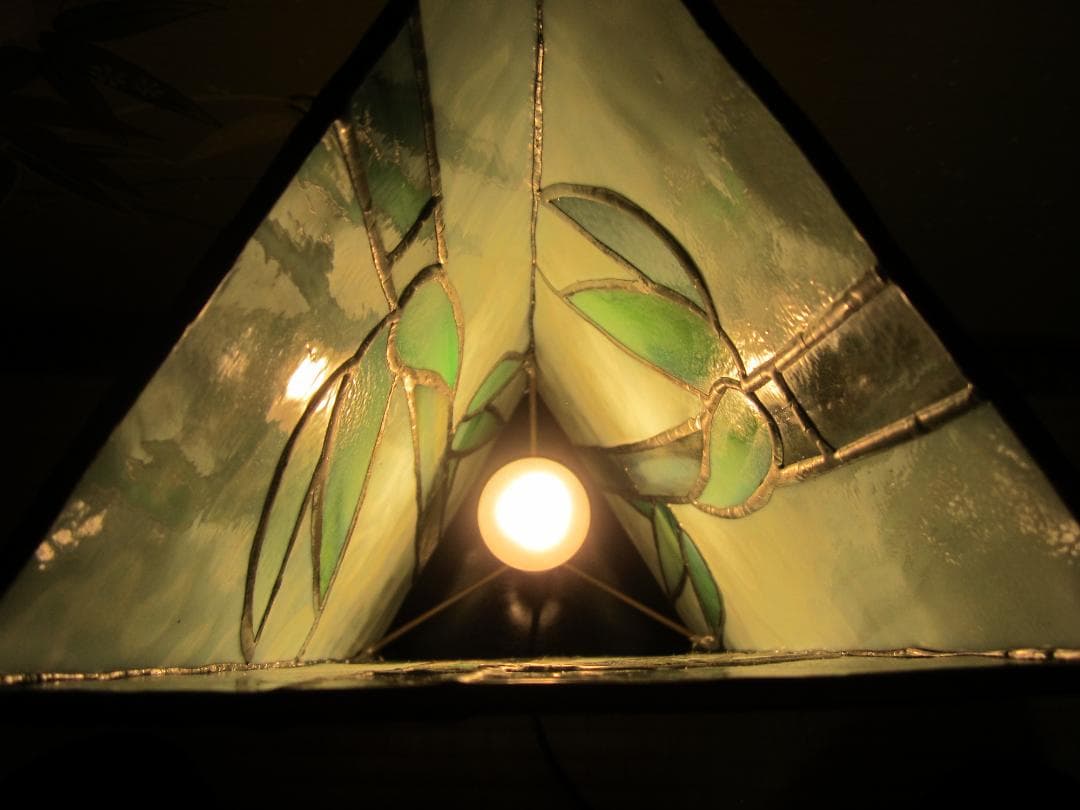 造形作家◆ステンドグラス ◆和風・三面に竹笹の柄のスタンドライト・照明器具