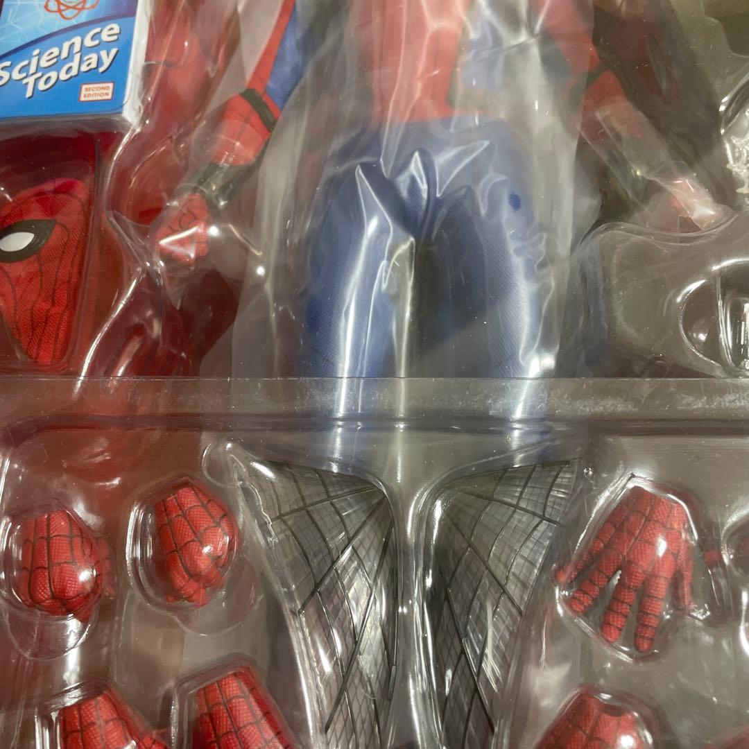 ホットトイズ　スパイダーマンホームカミングデラックス版　フィギュアとアートブック