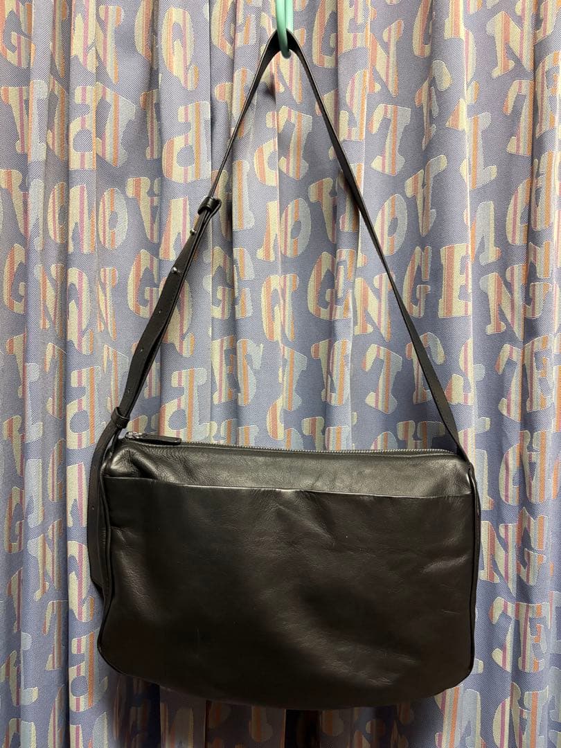 イアパピヨネ　スワローマチショルダーバッグ《本革/軽量》