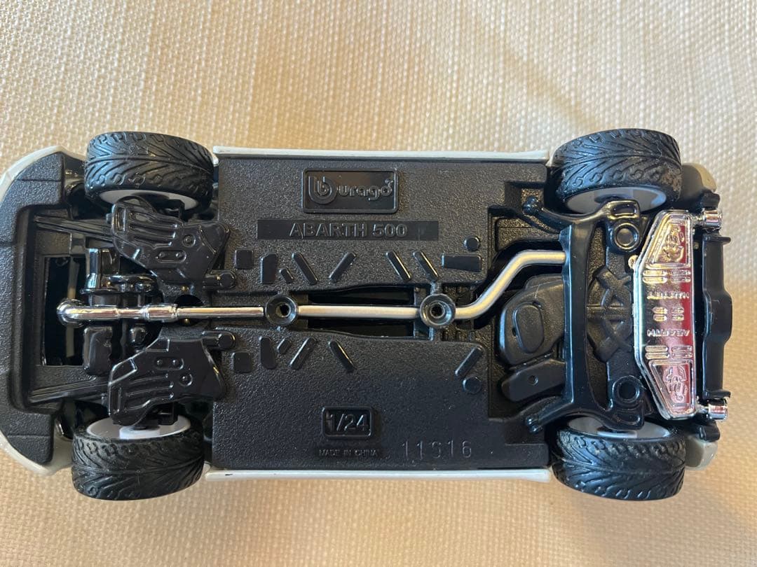 Bburago Abarth 500 ミニカー　1/24