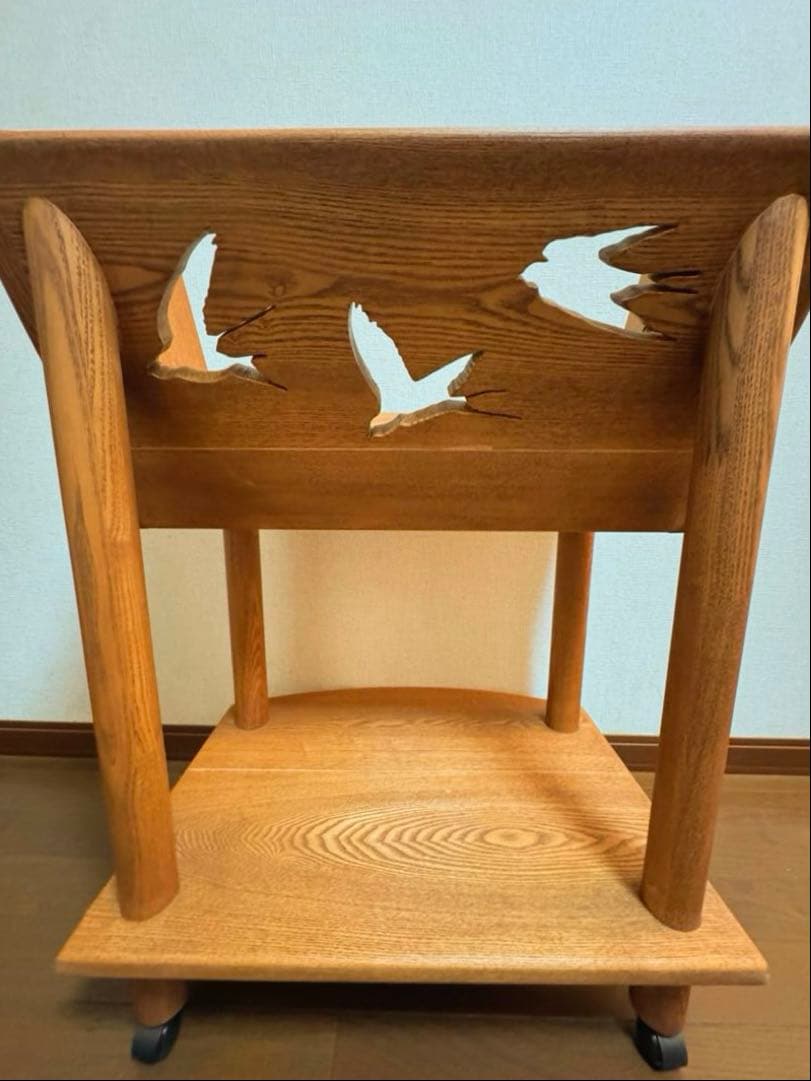 【美品】国産　無垢材　木製本棚　キャスター付き　一点物　つばめ