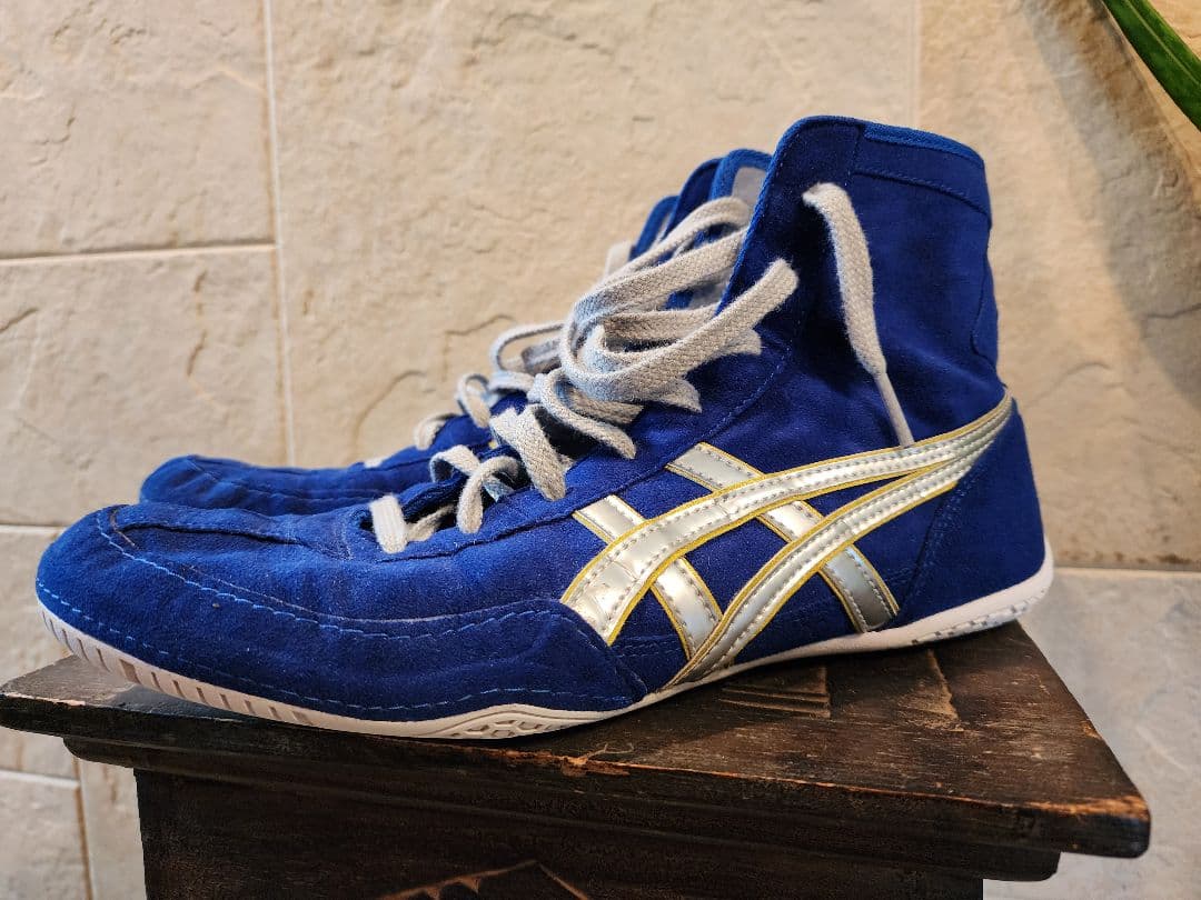 青いボクシングシューズ ハイカット　 アシックス