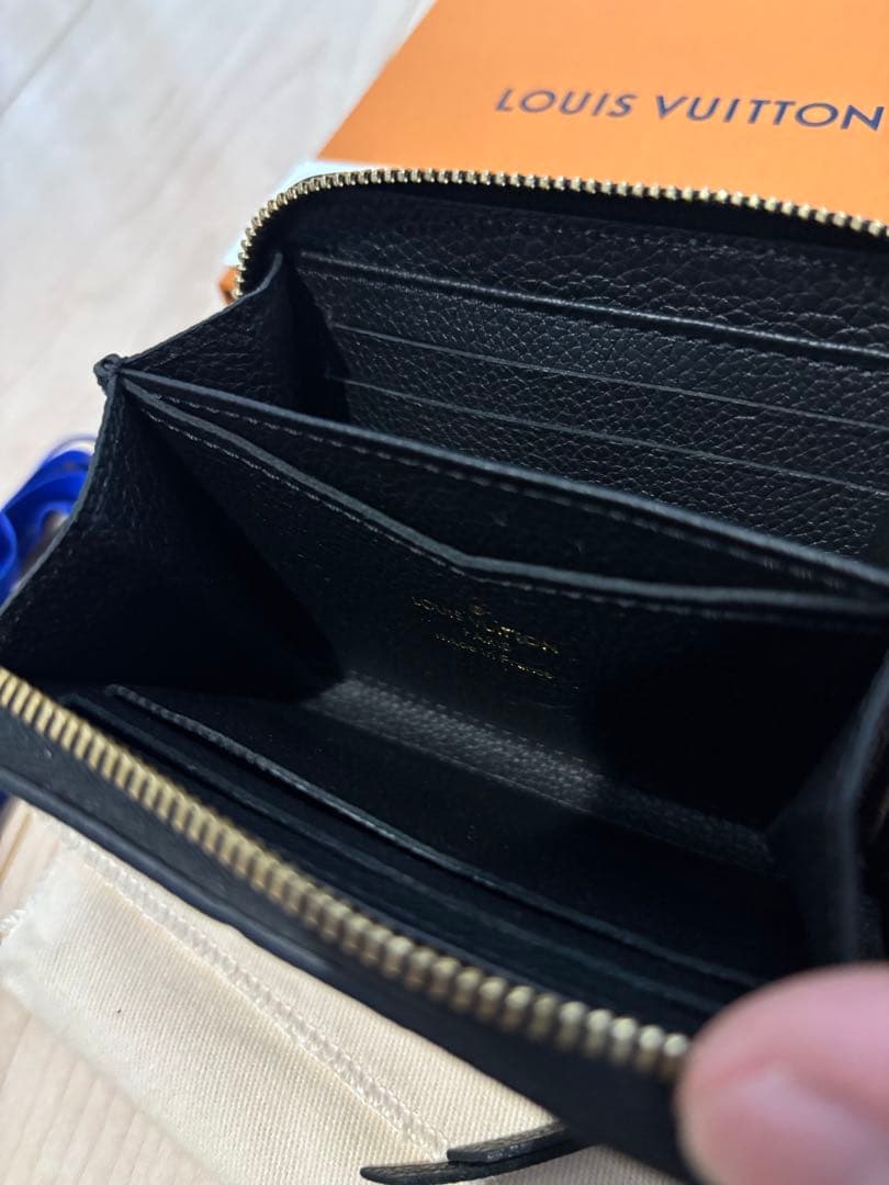 LOUIS VUITTON ジッピーパースモノグラムアンプラント